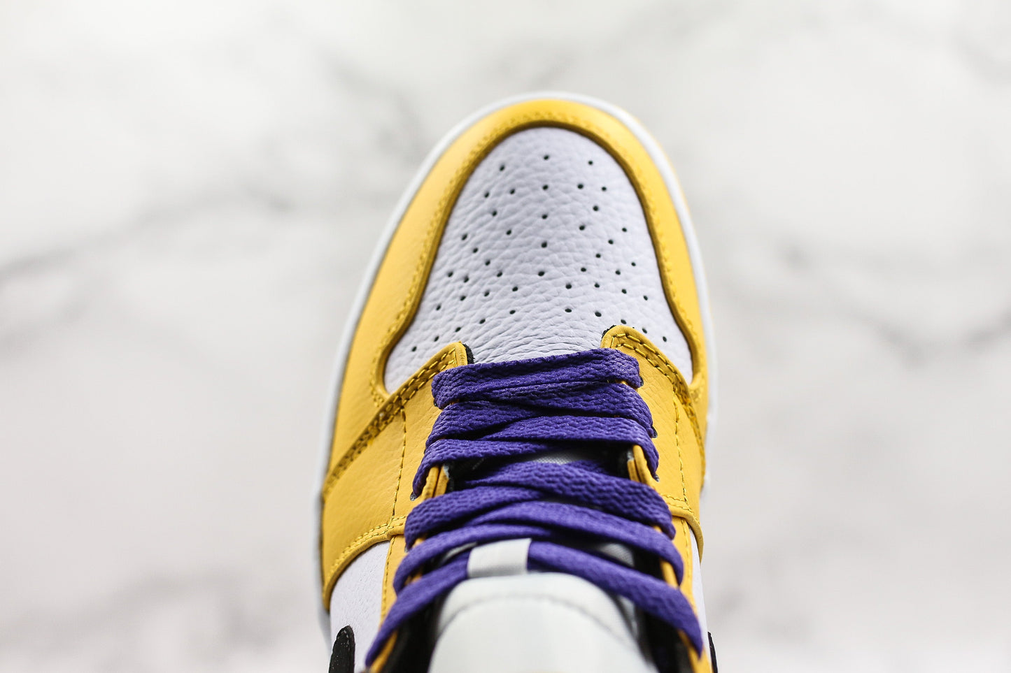 Air Jordan 1 Mid Lakers