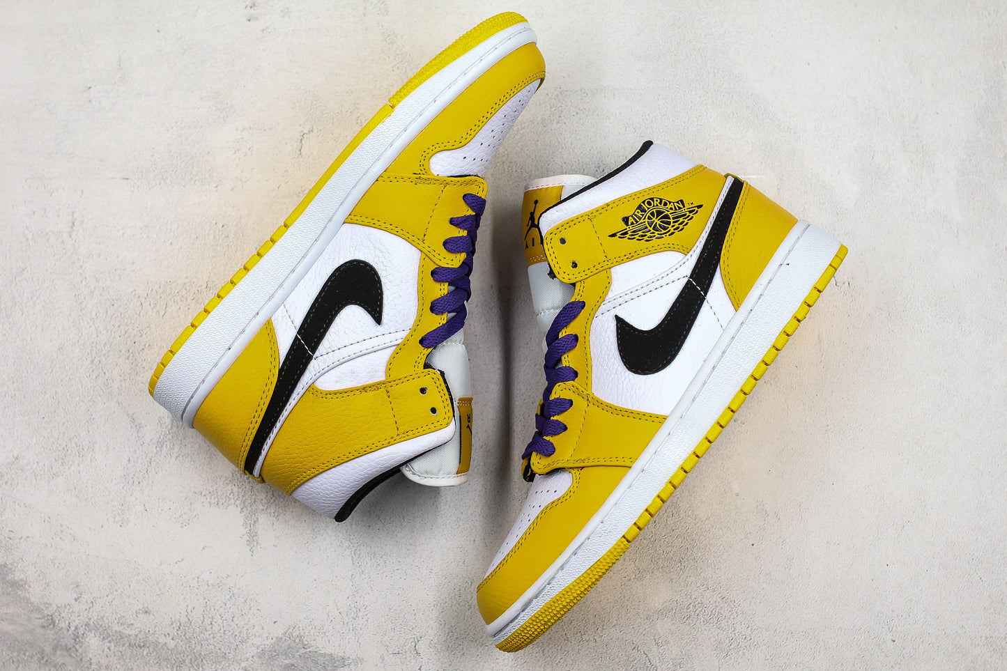 Air Jordan 1 Mid Lakers