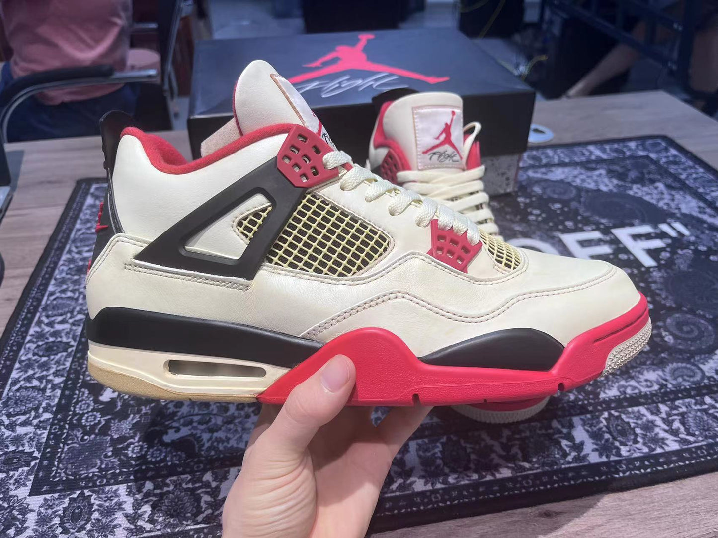 Nike Air Jordan 4 fire red