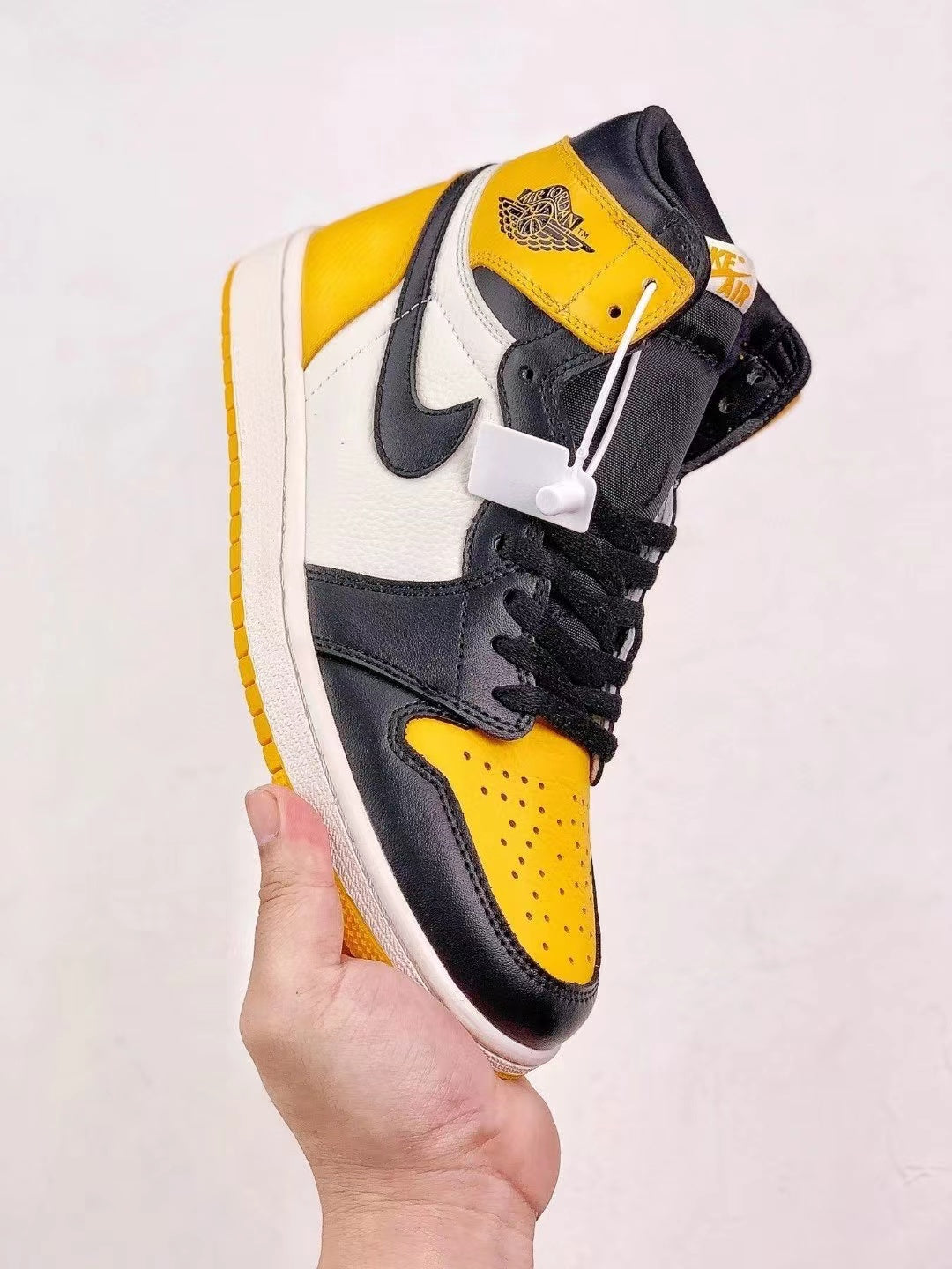 Nike Air Jordan 1 Retro High “Taxi”