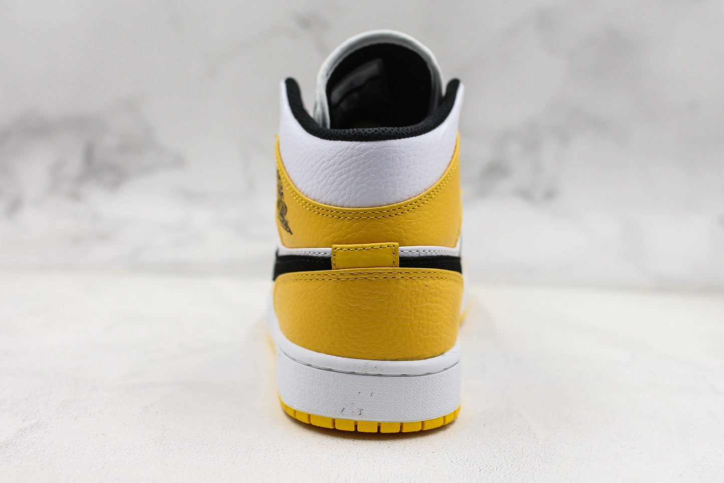 Air Jordan 1 Mid Lakers