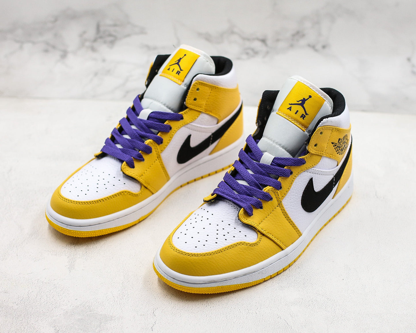 Air Jordan 1 Mid Lakers