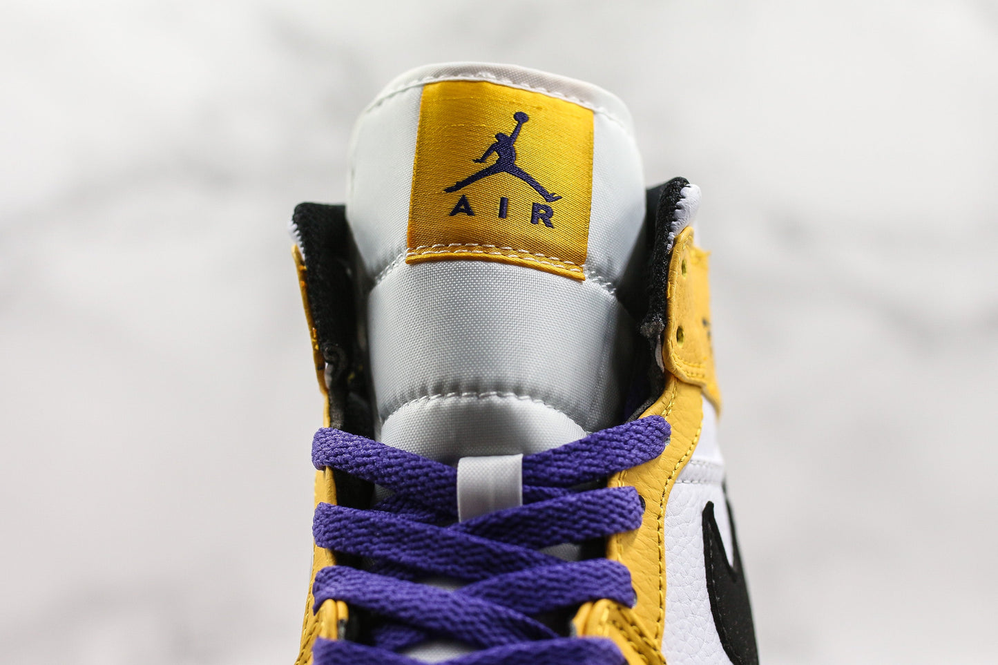 Air Jordan 1 Mid Lakers