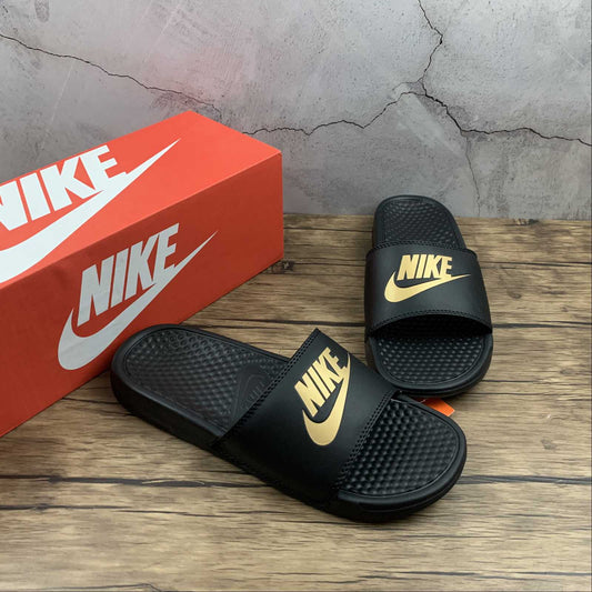 Chinelo Nike - Black e Gold