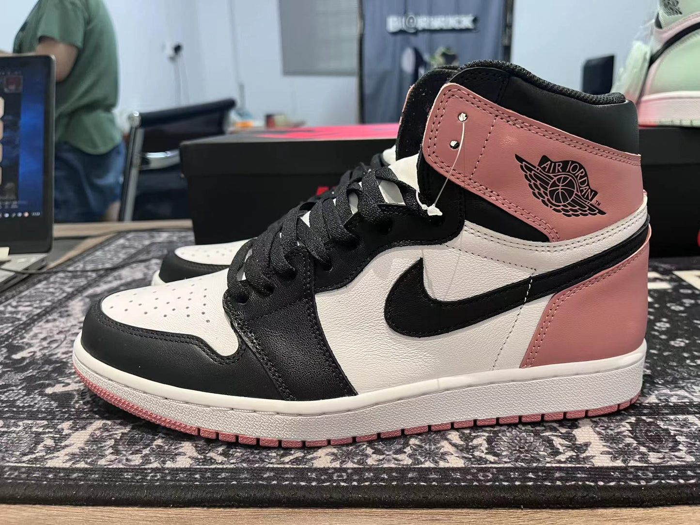 Nike Air Jordan 1 Retro High Rust Pink