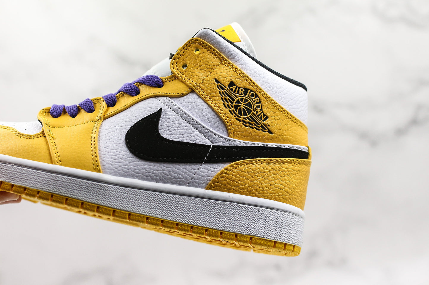 Air Jordan 1 Mid Lakers