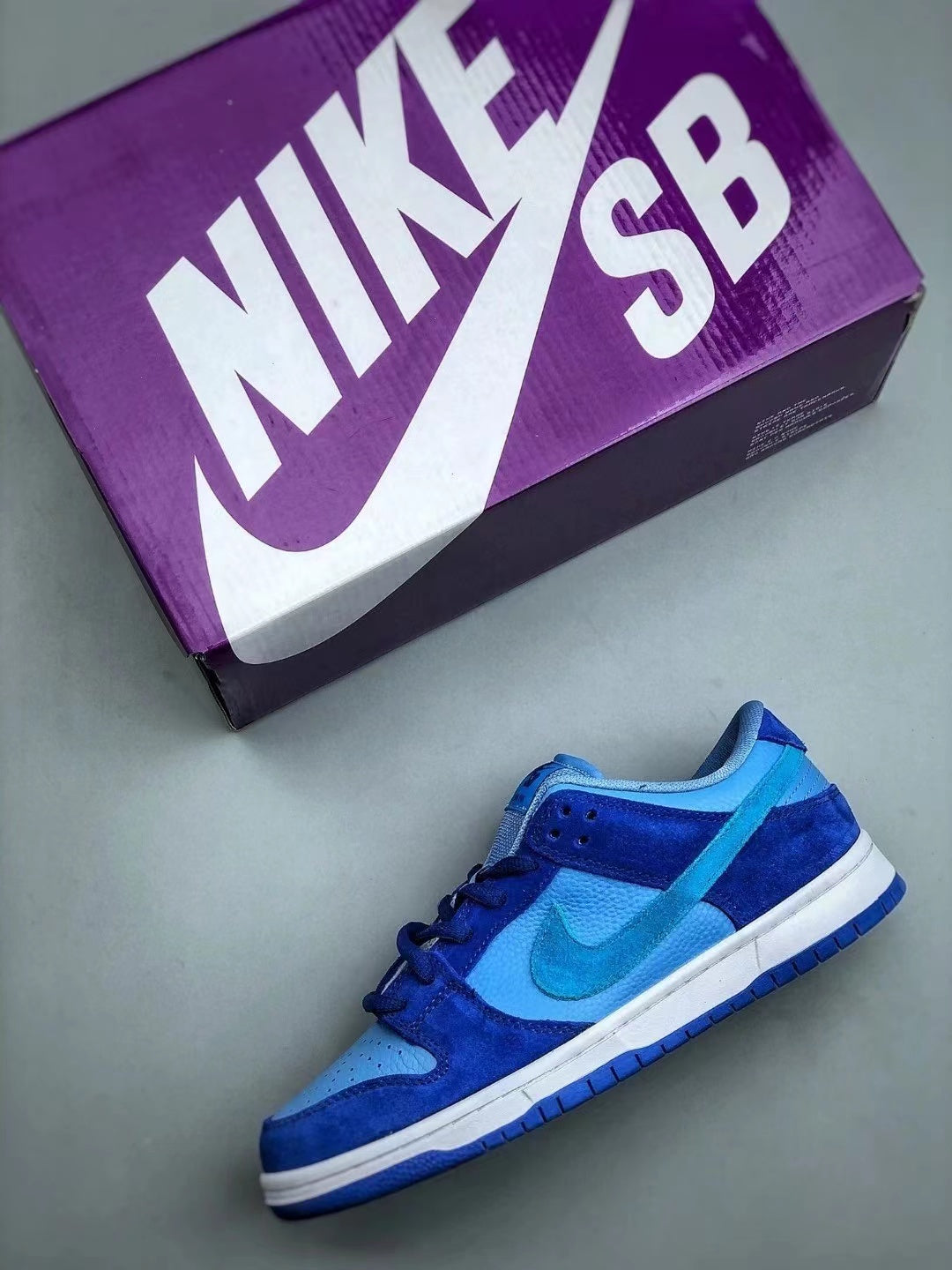 Nike SB Dunk Low Pro PRM "Blue Raspberry"