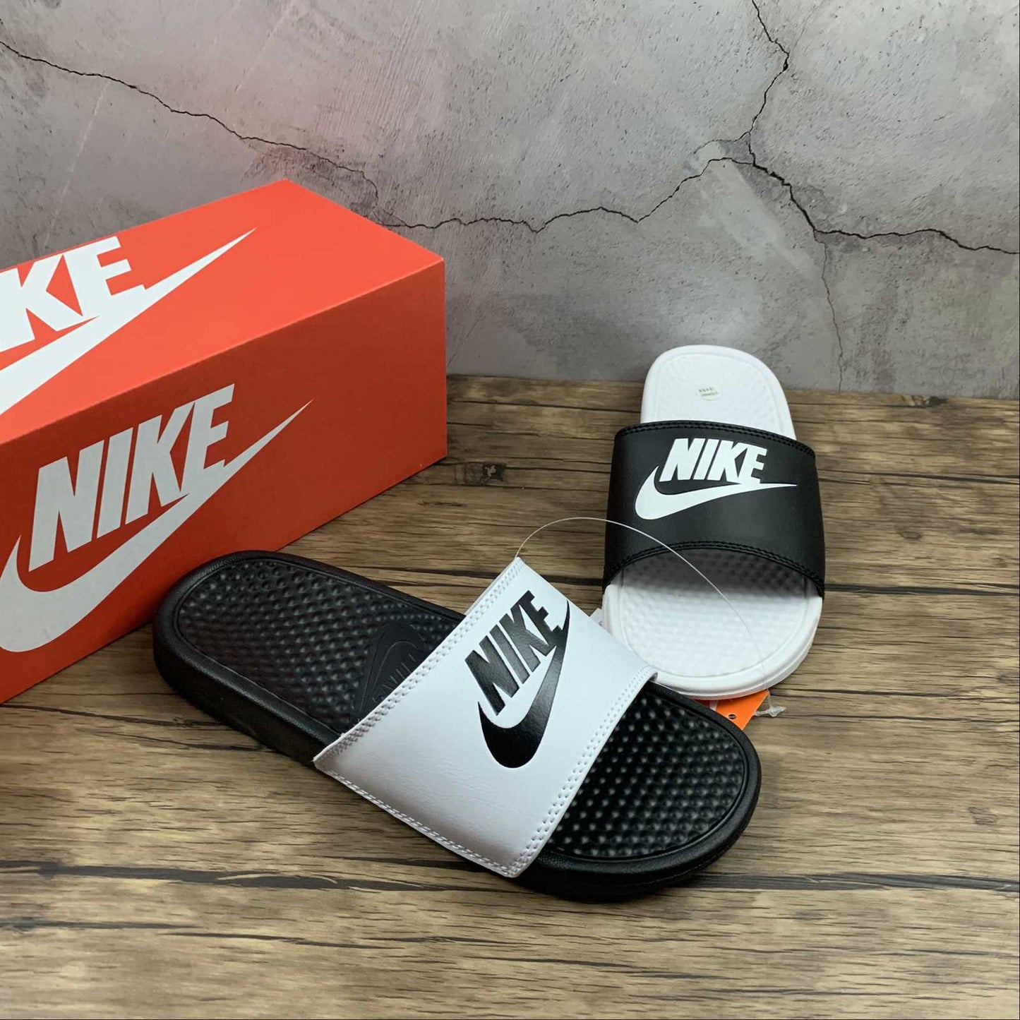 Chinelo Nike - Duo Branco e Preto