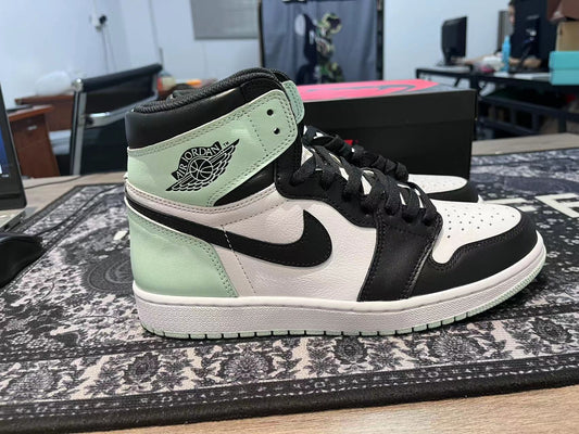 Nike Air Jordan 1 Retro High Lgloo