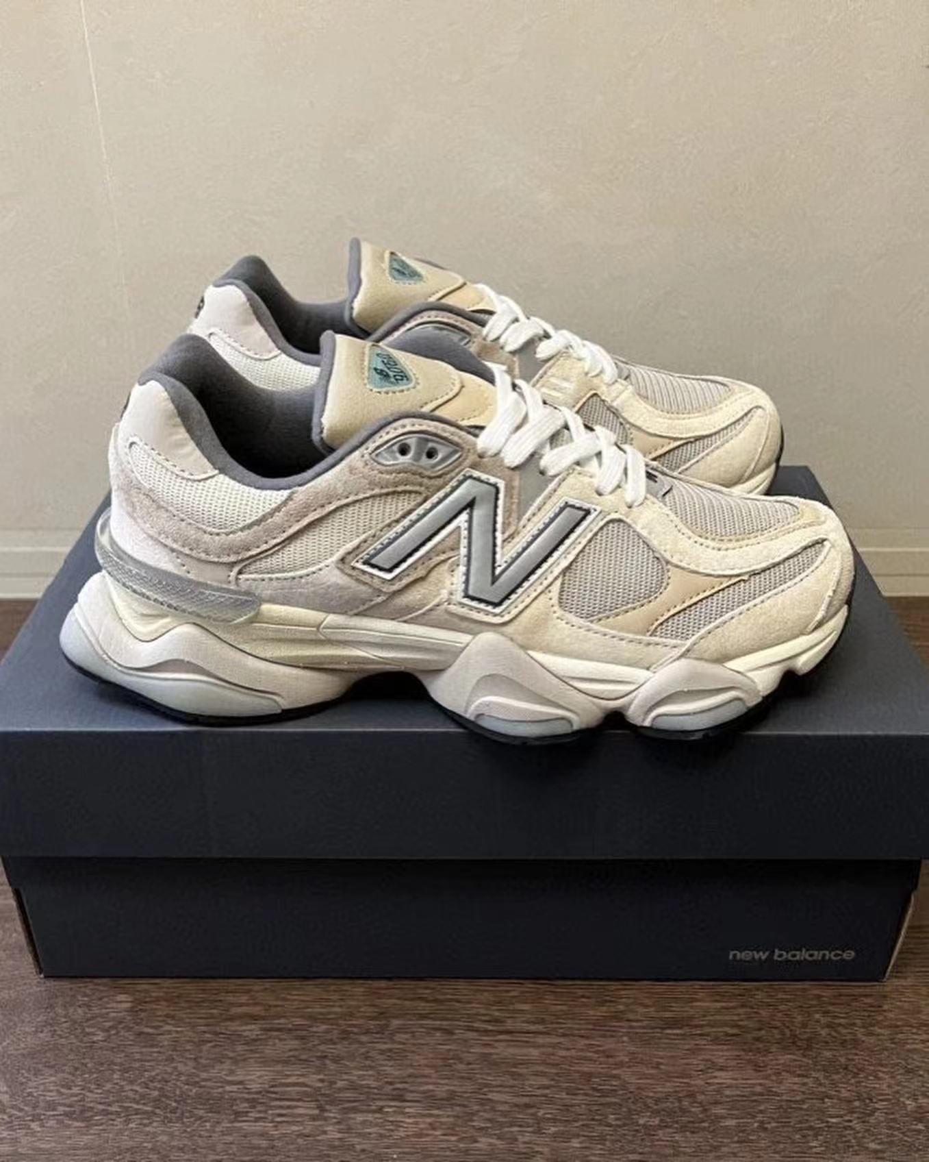 New Balance grey