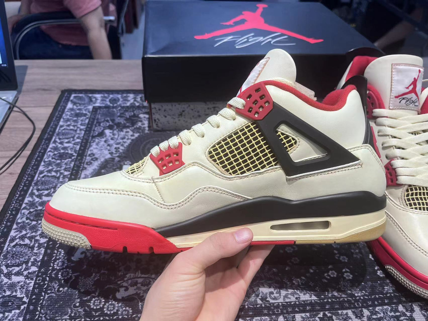 Nike Air Jordan 4 fire red