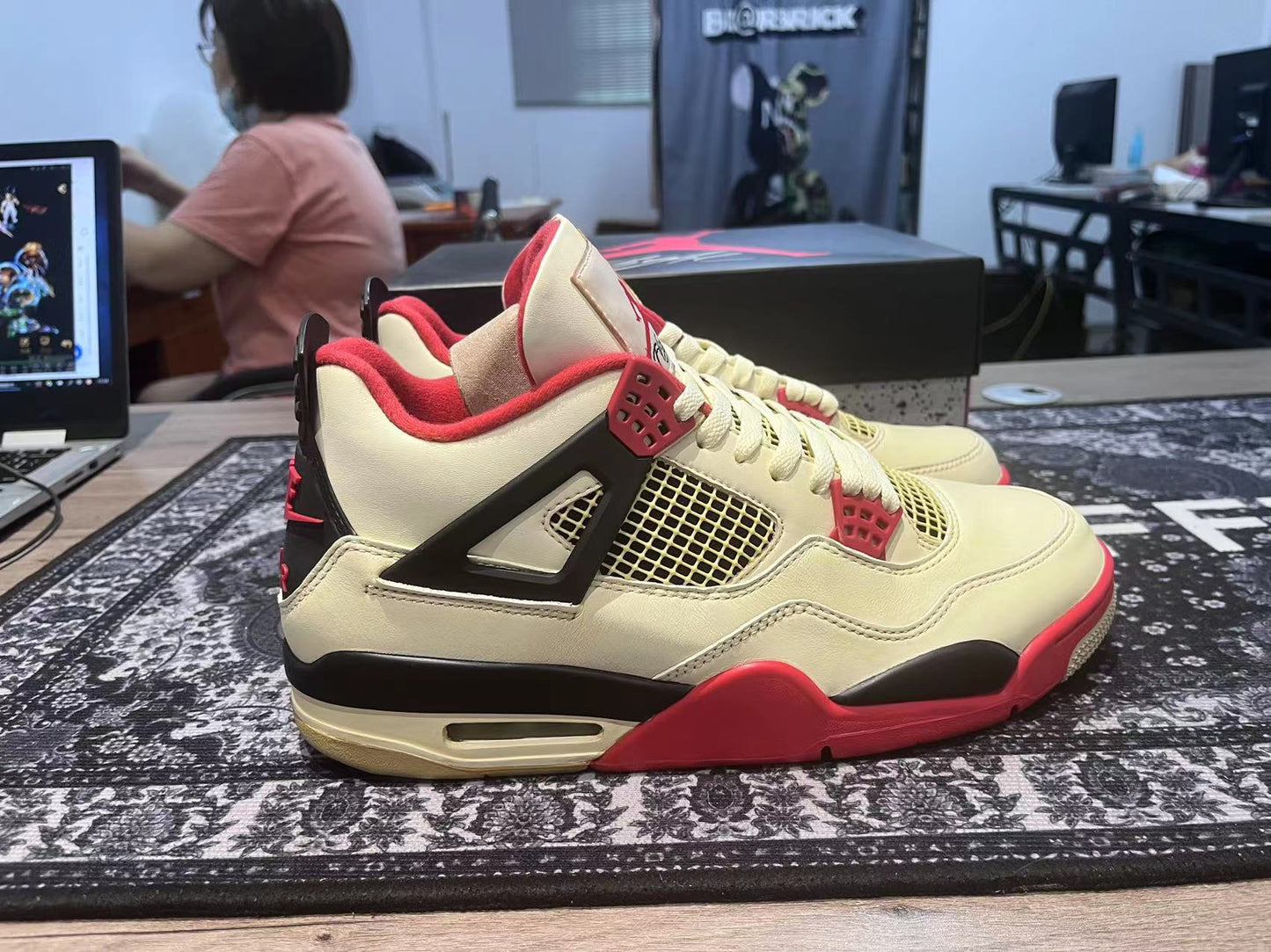 Nike Air Jordan 4 fire red