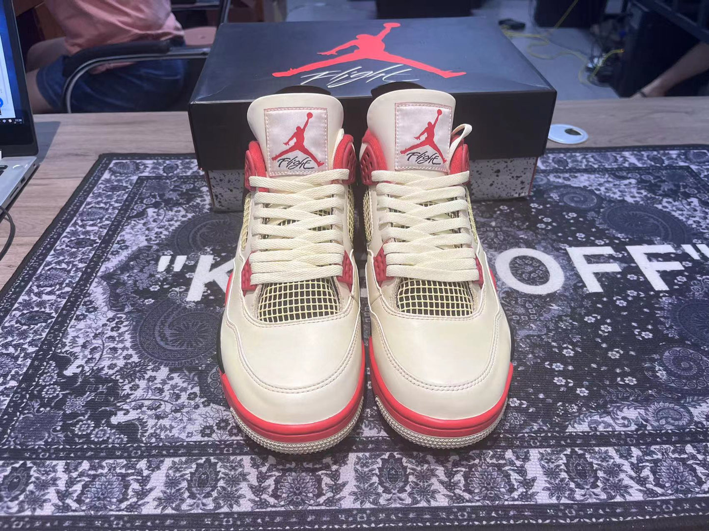 Nike Air Jordan 4 fire red