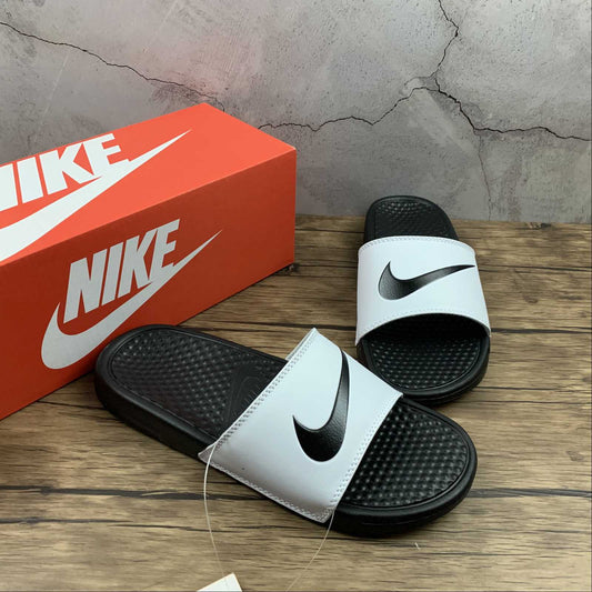 Chinelo Nike - Black e White